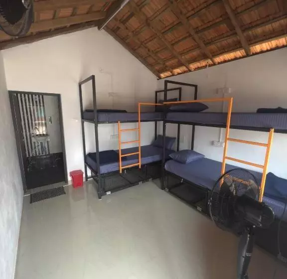 Revibe Beach Hostel Gokarna