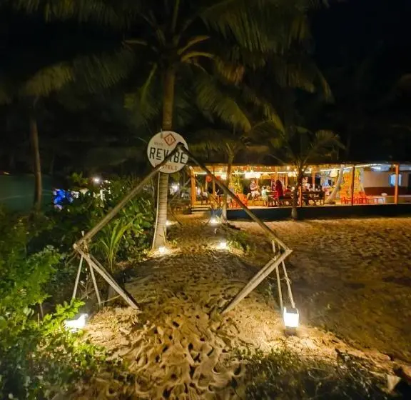 Revibe Beach Hostel Gokarna