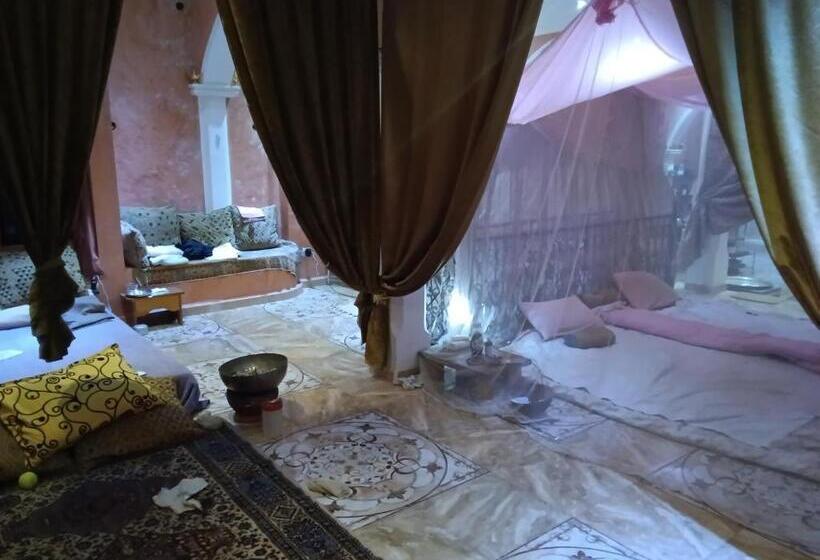 33 0asis Riad Resort