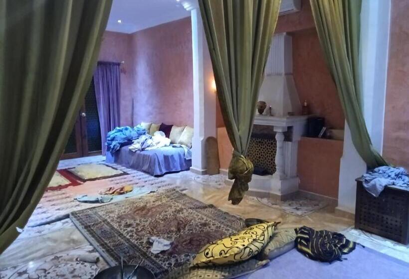 33 0asis Riad Resort