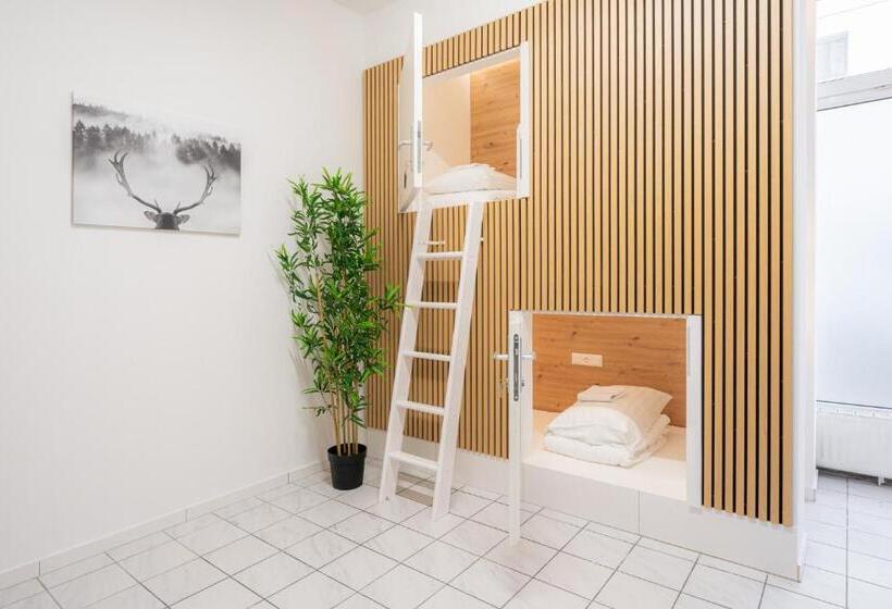 캡슐 호텔 Robin Wood Apartment