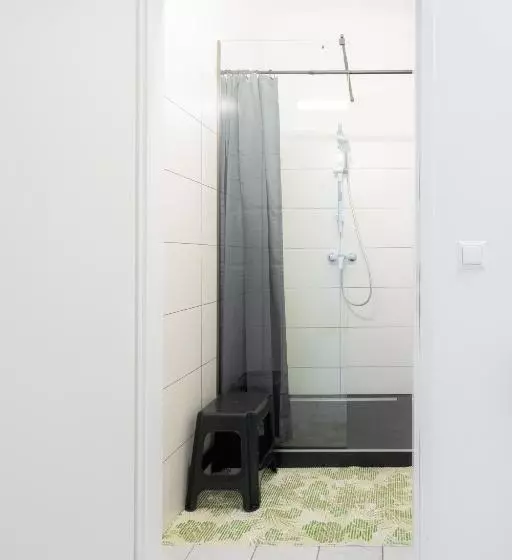 هتل کپسول Robin Wood Apartment