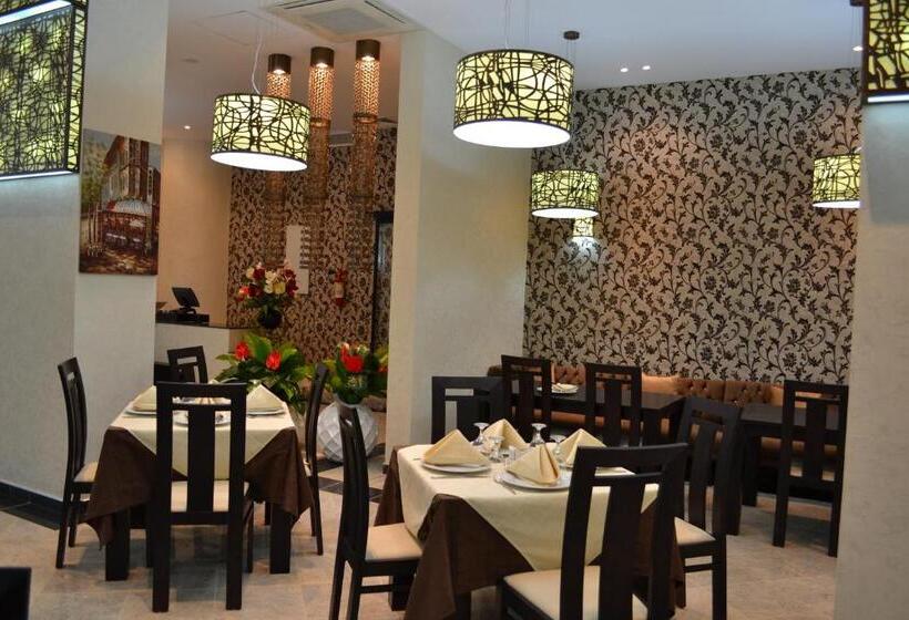 هتل De La Vallée