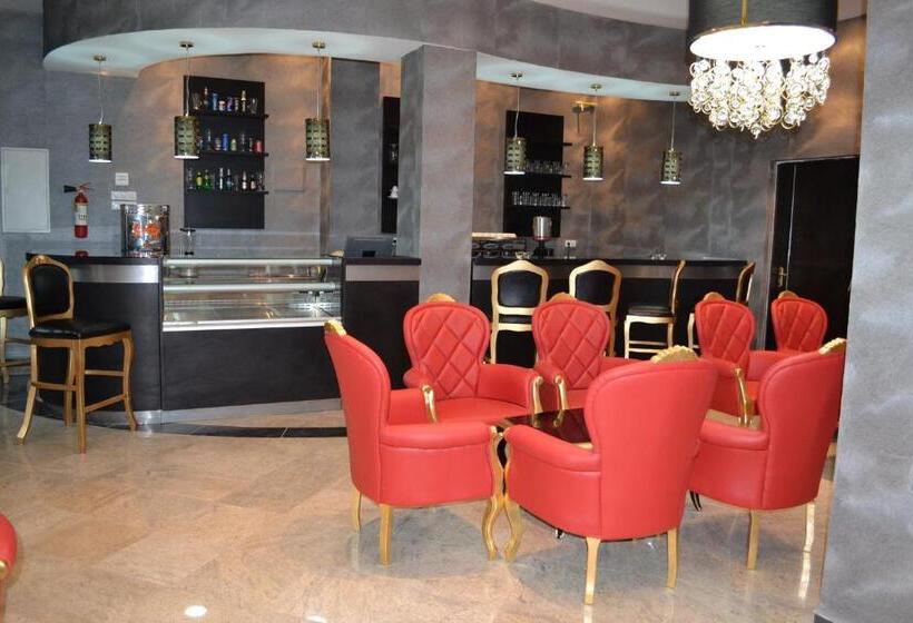 هتل De La Vallée