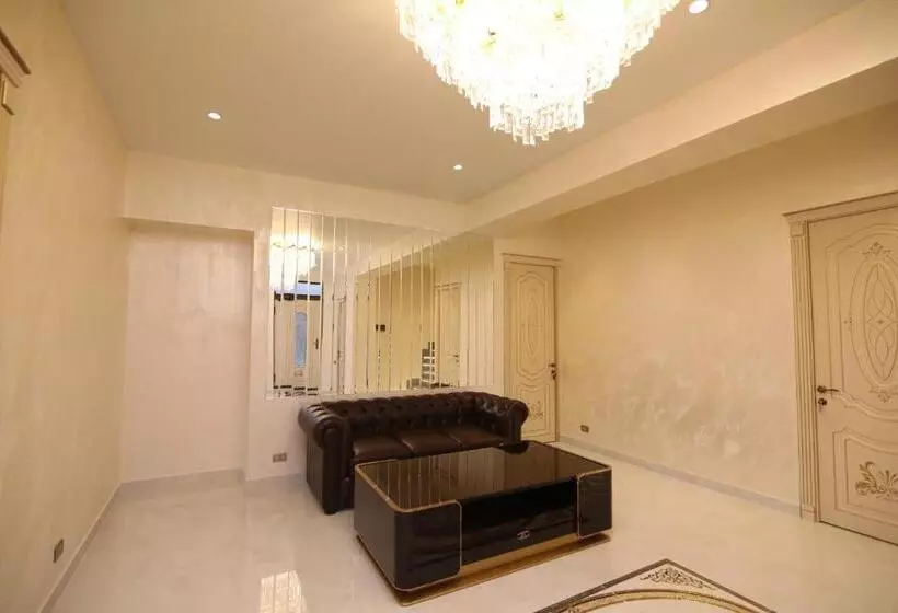هتل Louvre Home
