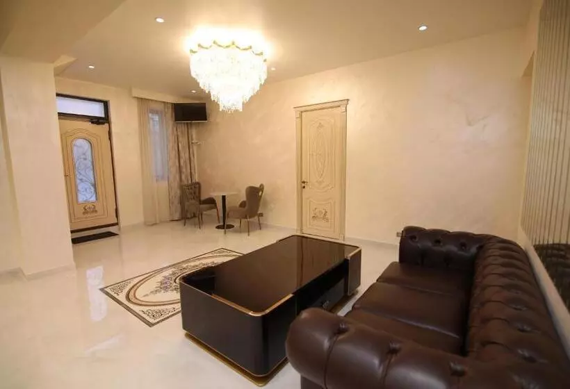 هتل Louvre Home
