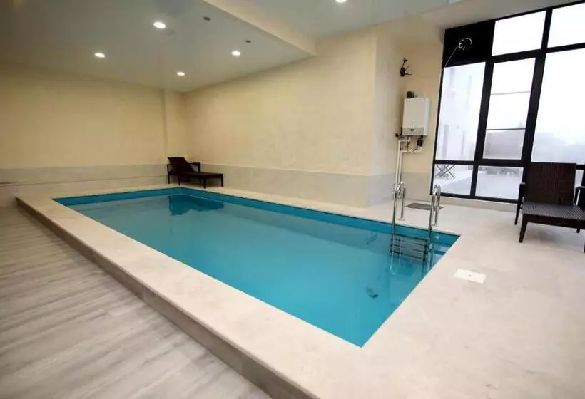 هتل Louvre Home