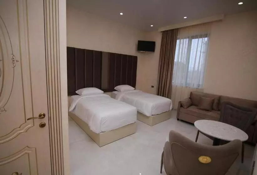 هتل Louvre Home