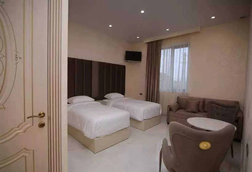 هتل Louvre Home