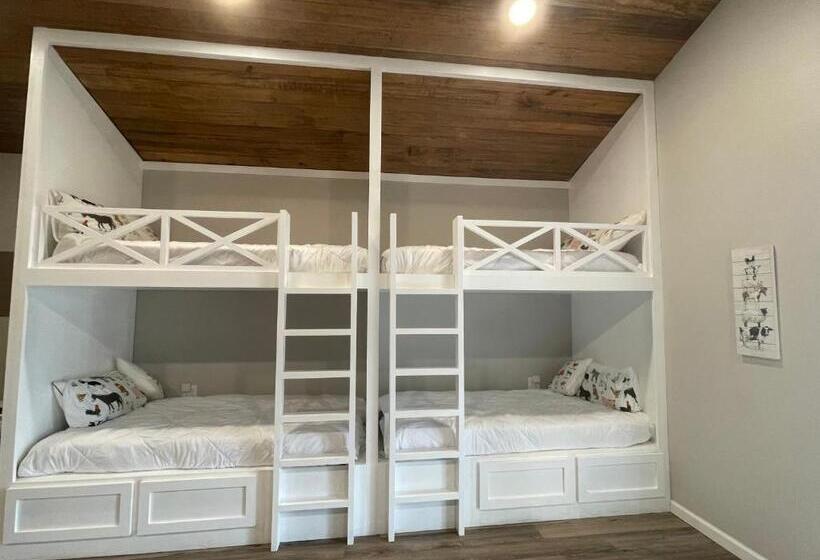 فندق Ol’ Mel’s Farm