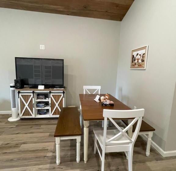 فندق Ol’ Mel’s Farm