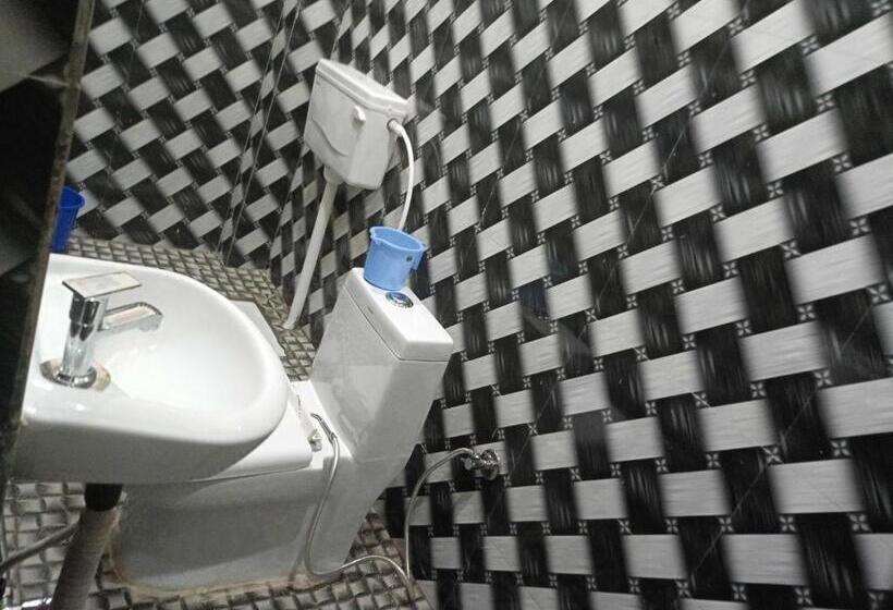 فندق Oyo Ghuto Da