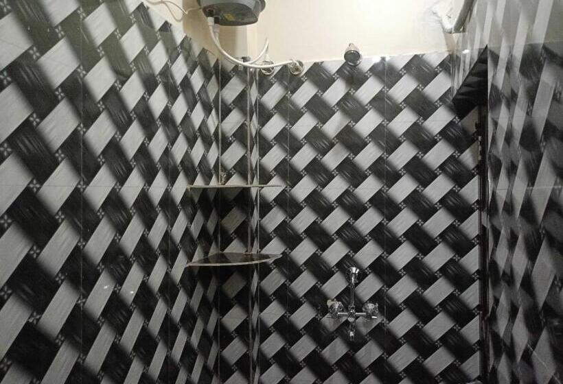 فندق Oyo Ghuto Da