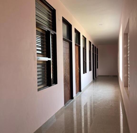 Отель Shree Laddo Gopal Dham