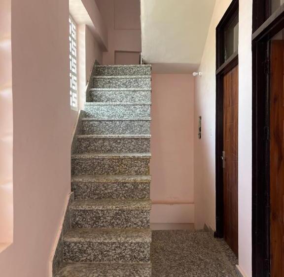 Отель Shree Laddo Gopal Dham