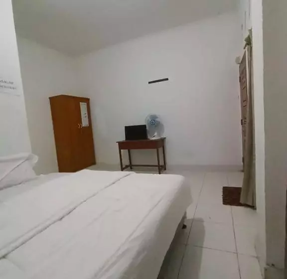 هتل Spot On 93431 Pondok Sugie Syariah