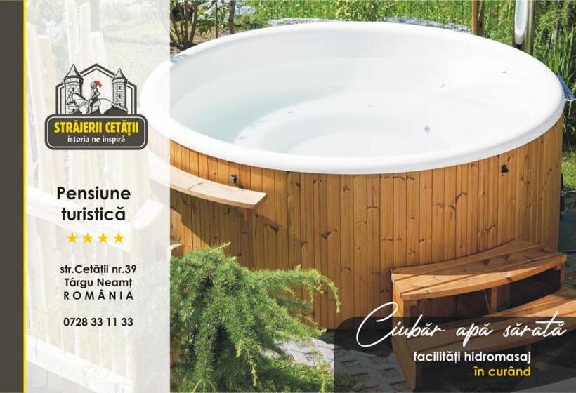 هتل Străjerii Cetății