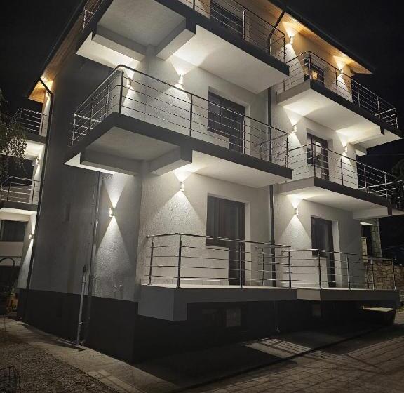 هتل Străjerii Cetății