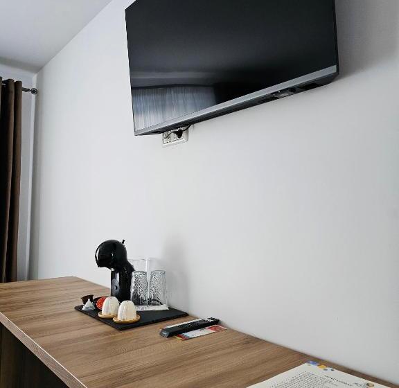 هتل Străjerii Cetății