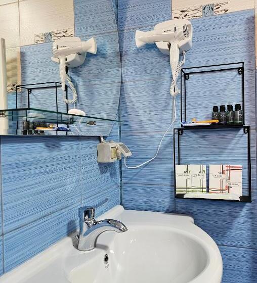 هتل Străjerii Cetății