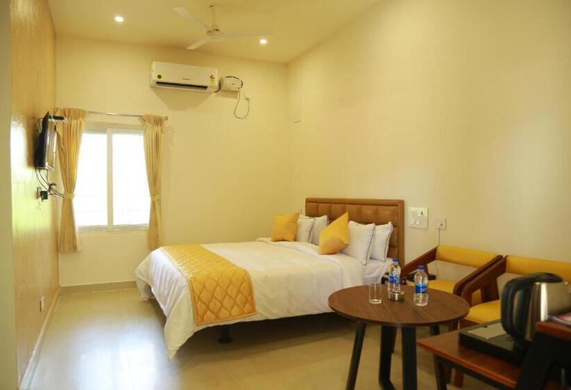 Отель The Riviera