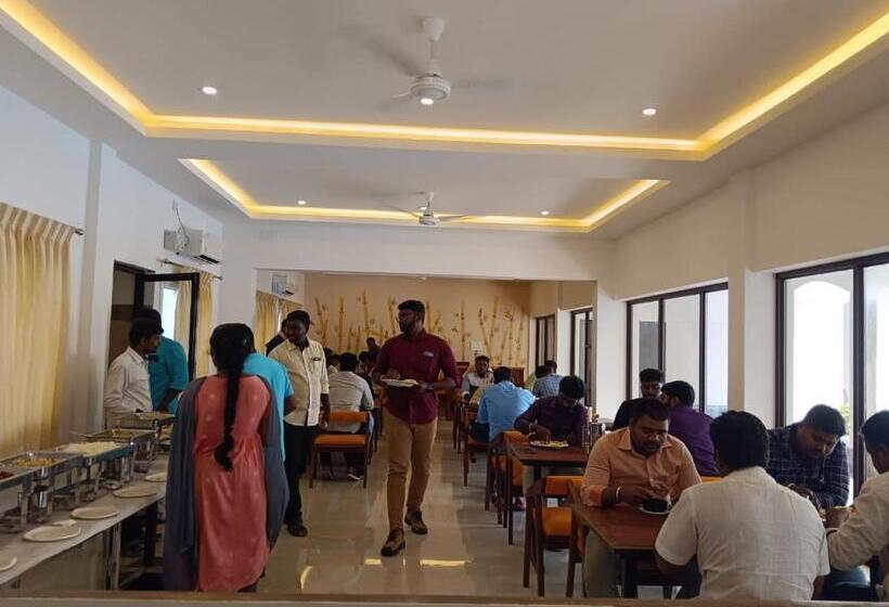 Отель The Riviera