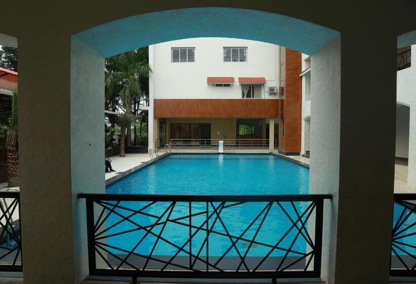 Отель The Riviera