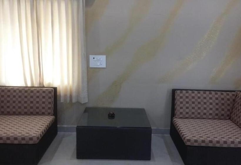 Отель The Riviera