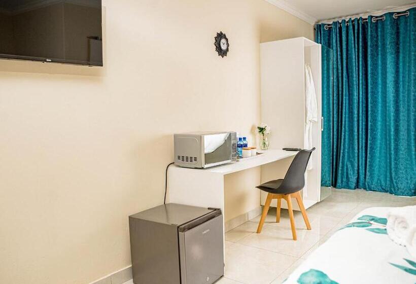 بنسيون Akems Motel