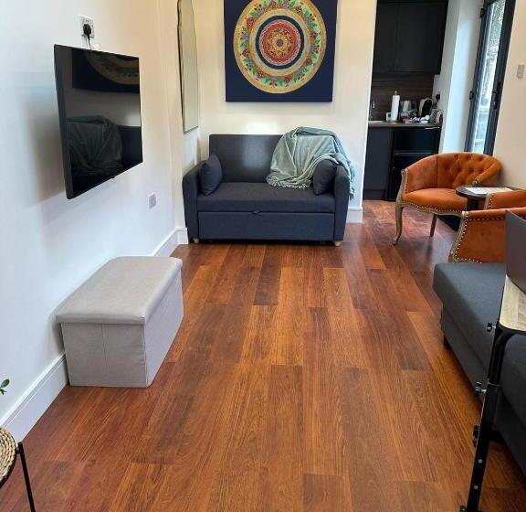 ペンション Bespoke Gallery Guesthouse