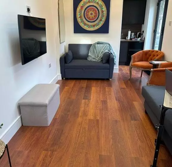 Majatalo Bespoke Gallery Guesthouse