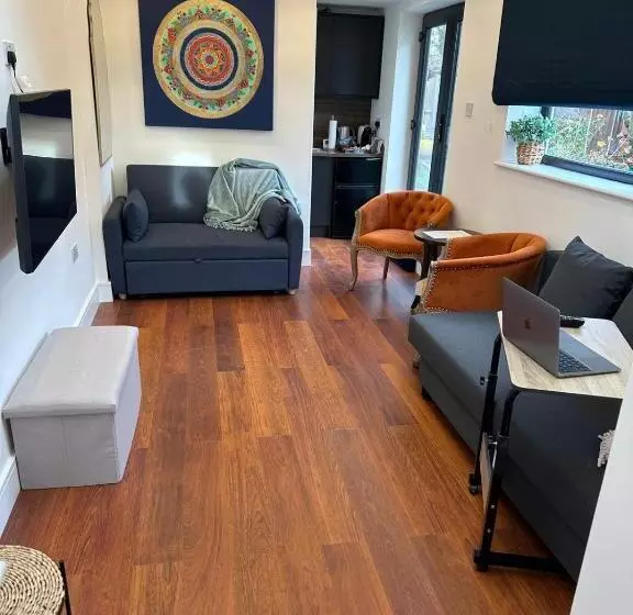 Majatalo Bespoke Gallery Guesthouse