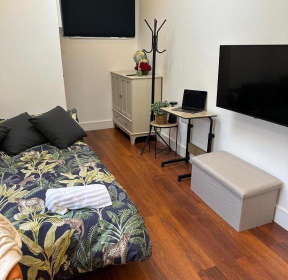 ペンション Bespoke Gallery Guesthouse