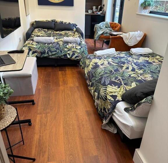 ペンション Bespoke Gallery Guesthouse