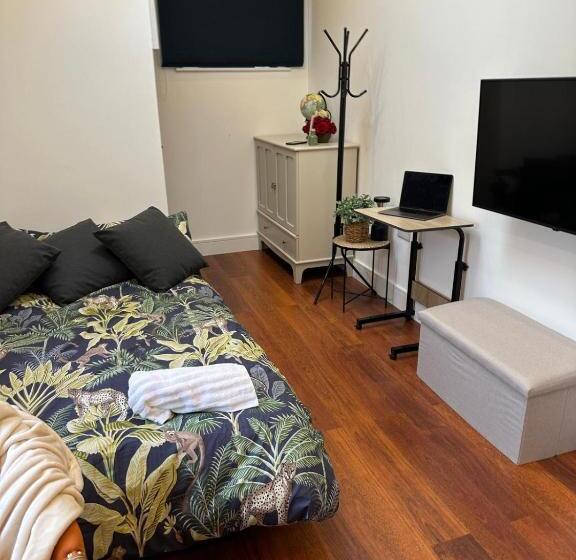 ペンション Bespoke Gallery Guesthouse