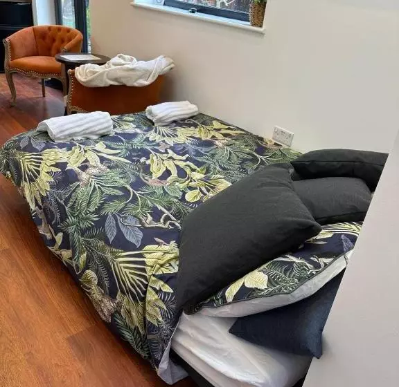 Majatalo Bespoke Gallery Guesthouse