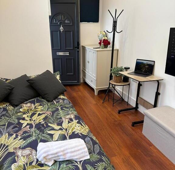 ペンション Bespoke Gallery Guesthouse