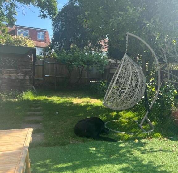 ペンション Bespoke Gallery Guesthouse