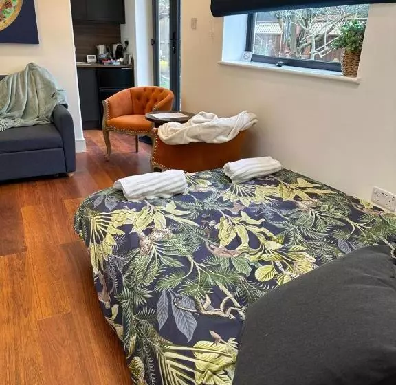 Majatalo Bespoke Gallery Guesthouse