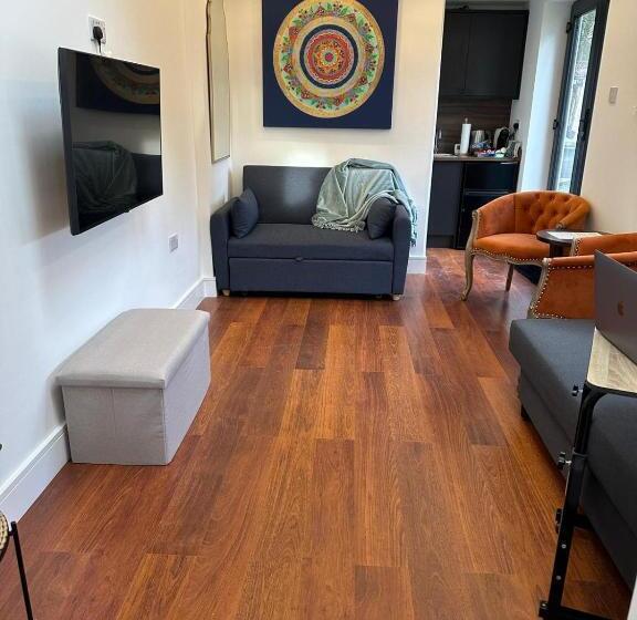 ペンション Bespoke Gallery Guesthouse