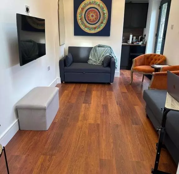 Majatalo Bespoke Gallery Guesthouse