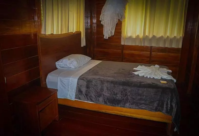 ペンション Kotsimba Lodge