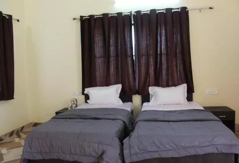 ペンション Neerja Guest House