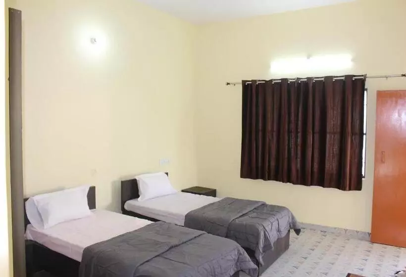 ペンション Neerja Guest House