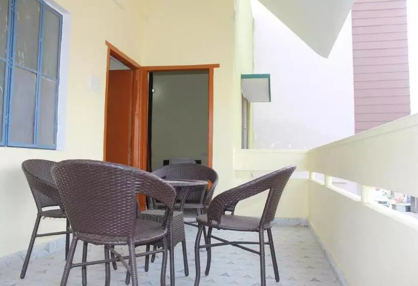 ペンション Neerja Guest House