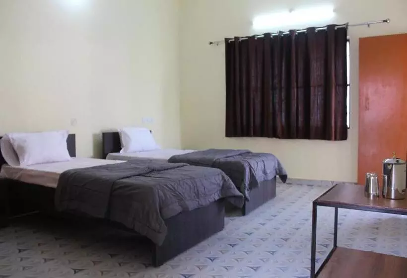 ペンション Neerja Guest House