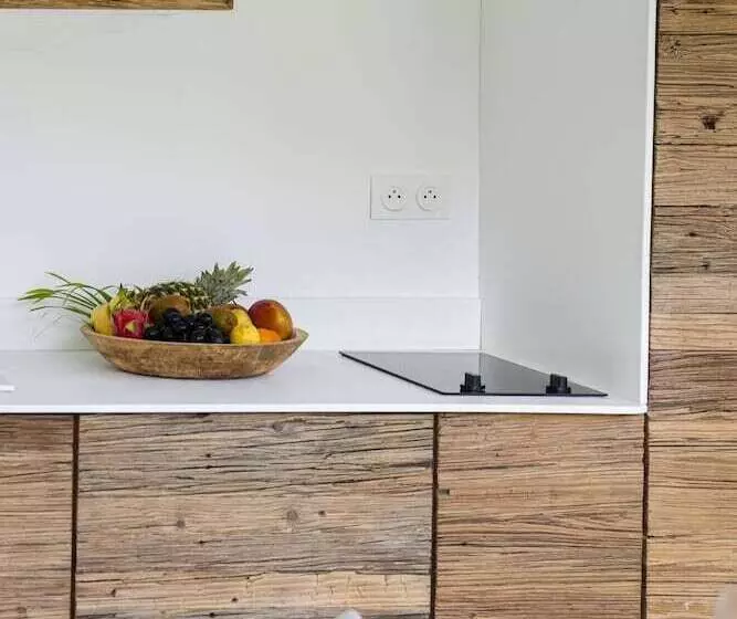 پانسیون Pomme Cannelle   Luxury Suites & Spa