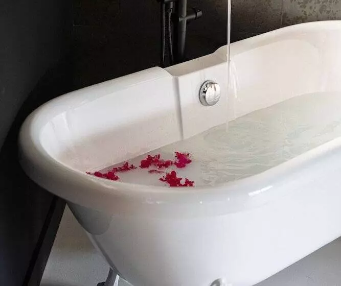 پانسیون Pomme Cannelle   Luxury Suites & Spa