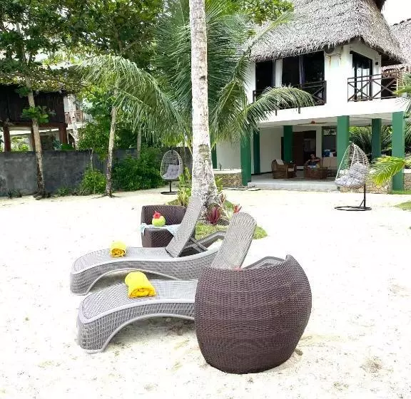 پانسیون Private Beachfront Villa In Siargao