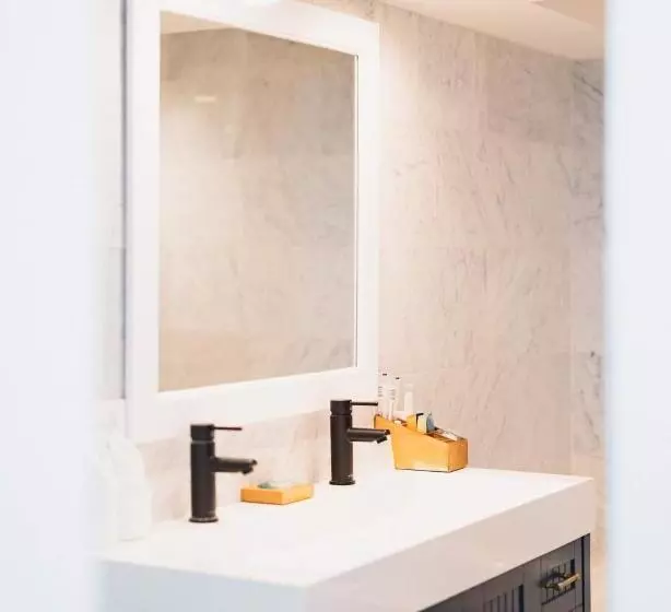 Suites At La Croix Hotel Honolulu Hi